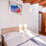 e6b77cfa-f135-4aea-86b7-868daaa5d3bf